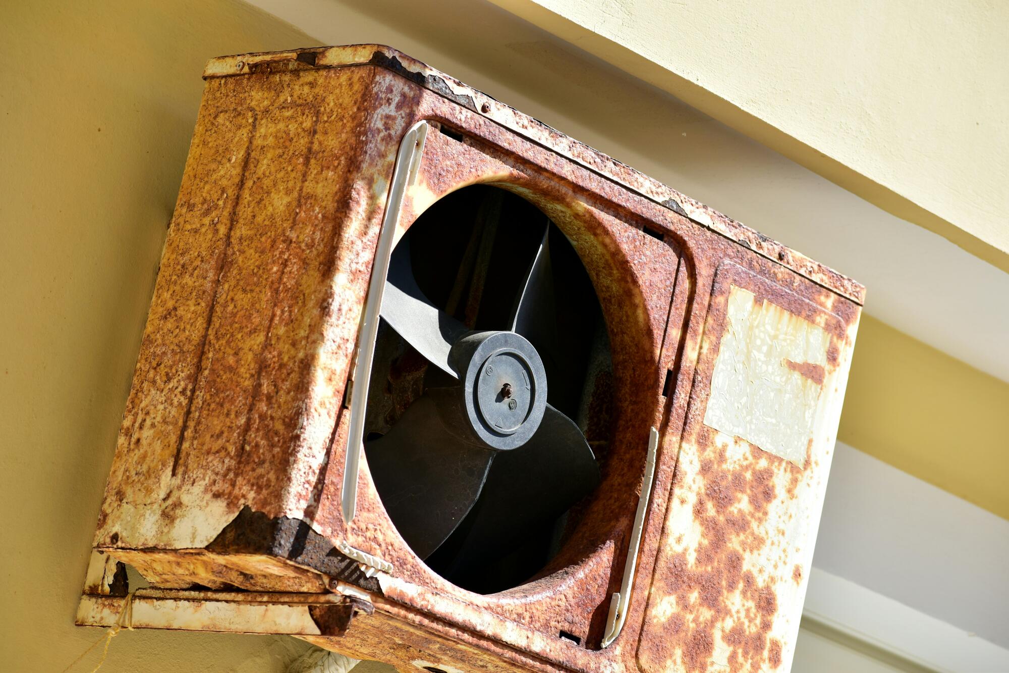 how long does an ac unit last